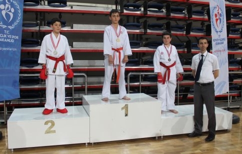 Karatecilerden 7 Altın 3 Gümüş 4 Bronz Toplamda 14 Madalya